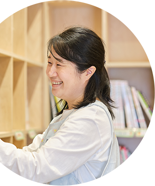 子どもに寄り添う西野学園の職員